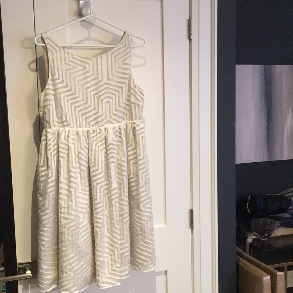 White Maternity Dress Thyme Size Medium